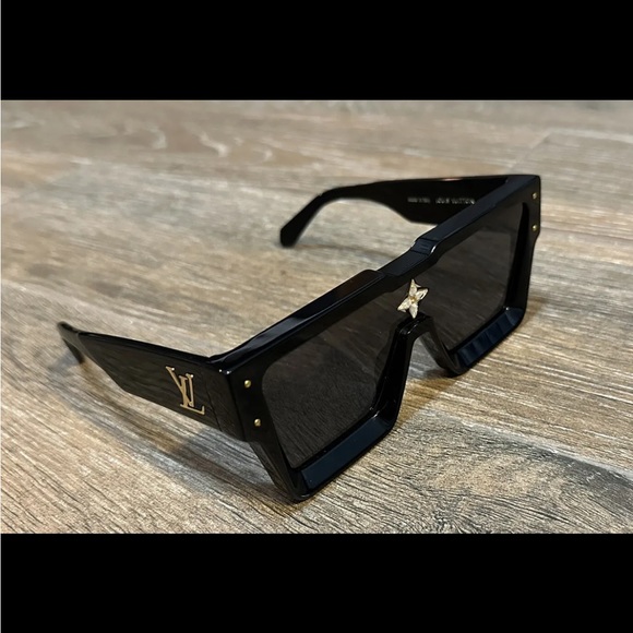 Louis Vuitton Sunglasses Cyclone - Picture 4 of 4